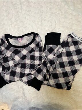 Victoria's Secret Black, White & Pink Plaid Pajama Set